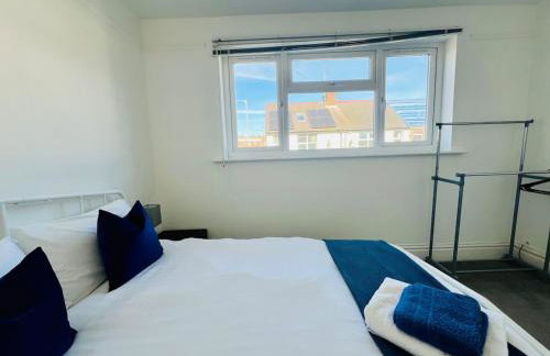 4-Bedroom House 5 mins to Beach & Parking - Foto 54