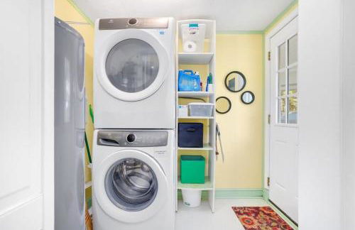 Cozy cottage w creekside fire pit & patio - Foto 27