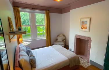 Spacious home in Leeds ideal for gatherings with free parking - Foto 34