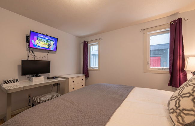 P1 - Private Hot Tub - 3 Bedroom Home - Mountain View - Photo 4