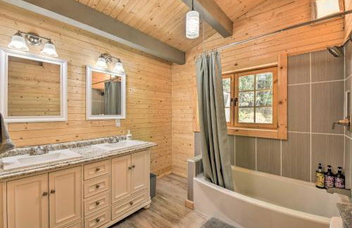 Pet-Friendly Otto Mountain Cabin with Fireplace! - Foto 15