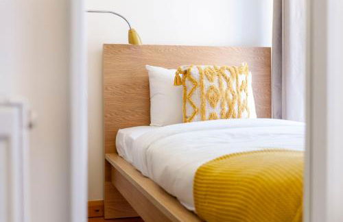 Bright 2BR flat off trendy Chiswick High Road - Photo 7