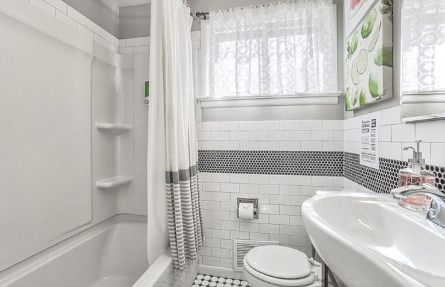 5BD Dog Friendly Family Getaway Near Downtown! - Photo 34