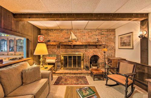 Amish Country Apartment with Cozy Fireplace! - Foto 4