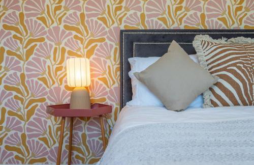 #30 Cozy & Stylish Studio Retreat - Near Odds Farm Park - Sleeps 2 - Perfect for business travelers and Couples - Free parking - Foto 9