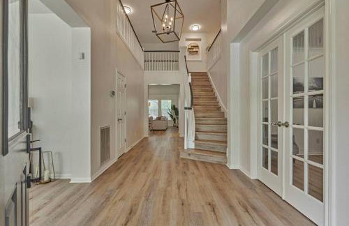 New!4BR with Easy Access to all Woodlands Amenities - Photo 3