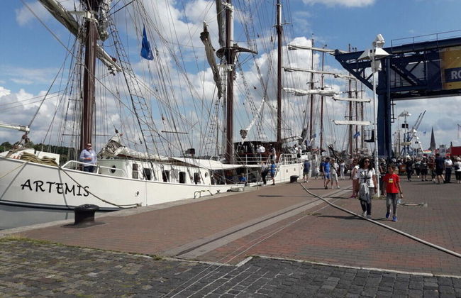 City Center Modern Retreat - Photo 28