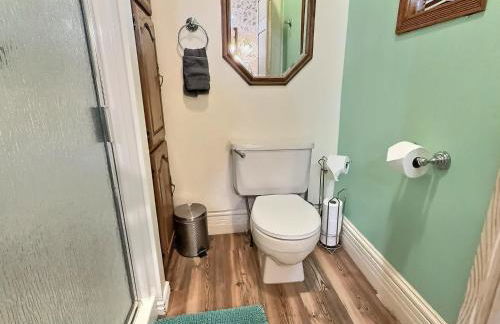 Gem Palace with Hot Tub Sauna - Photo 10