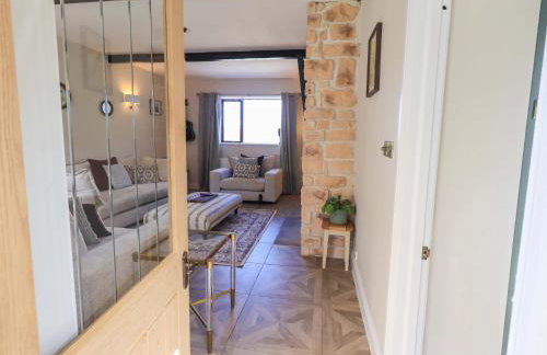 Yew Tree Cottage - Photo 2