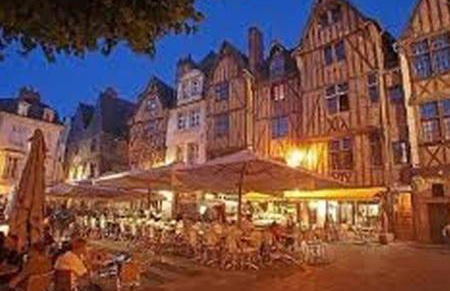 Séjour de charme au cœur de Tours avec extérieur - Foto 27