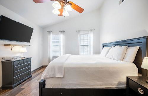 3BR Lakefront in Nashville with BBQ & Hot Tub - Foto 17