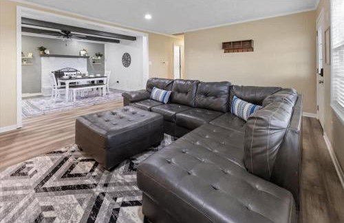 6BR Family Home by Grand Park - Foto 1