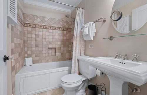 Secret Garden Hideaway l Walk to DNTN l Sleeps 8 - Foto 54