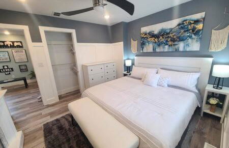 Stunning Lake Home w arcade and huge deck - Foto 13