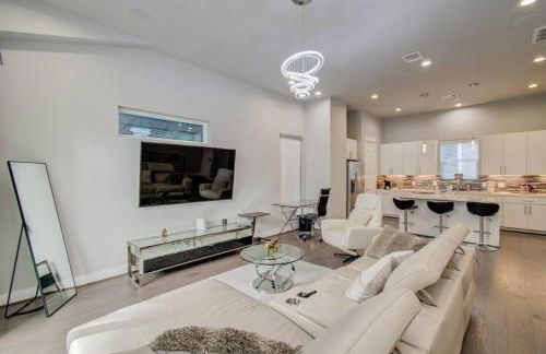 Luxurious Med Cntr/NRG Townhome - Photo 8