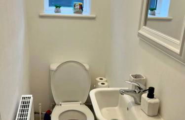 4 Bedroom Terrace house Near Town Center Wellingborough - Photo 9