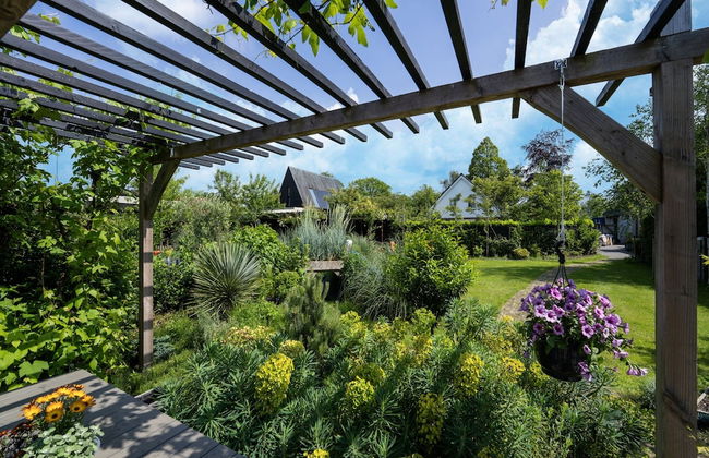 Holiday Home With Bubble Bath - Photo 32