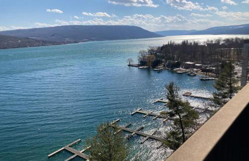 Lakeside Condo with plenty of amenities close to Bristol Mountain - permit - 2024-0018 - Foto 1