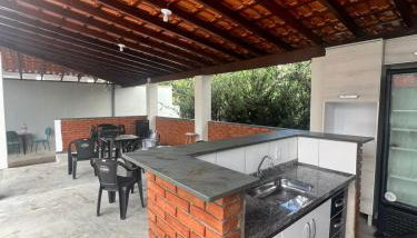 Casa com PISCINA no Centro - Foto 2