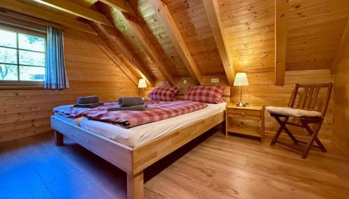 Holz-Ferienhaus Oberbrändi: Kachelofen, Sauna, WLAN, am Wald - Foto 3, furniture