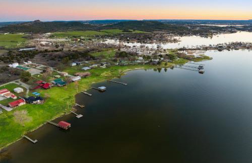 Lakefront Gem with Hot Tub and Game Room in Graford - Foto 43