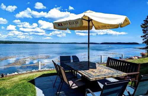 Gorgeous Beach House with Private Beach, Fire Pit & Outdoor Living Near Bar Harbor, Hancock Point Maine - Photo 4