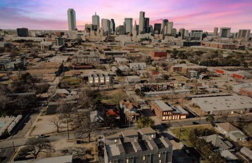 3-BD Luxury Living w Rooftop Garden Views - Photo 35