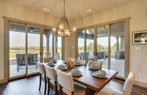 Elegant Sunset Meadow Ranch in Texas with Hot Tub - Photo 9