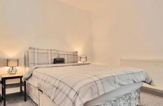 Freckleton House in Town Centre, near Blackpool, Sleeps 6, Free Parking - By NMB Property - Photo 23