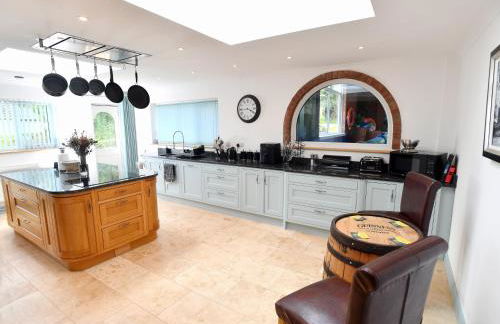 Luxury property - Swimming Pool, Outdoor Kitchen, Games Room & Hot Tub - Foto 40