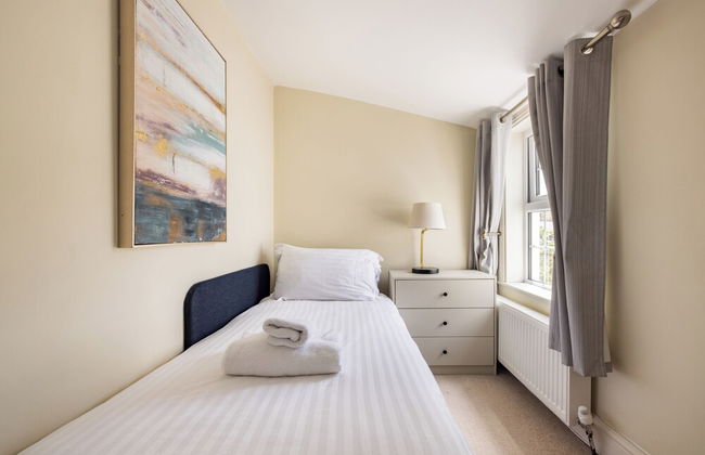 Salisbury Residences by Charles Hope - Photo 2