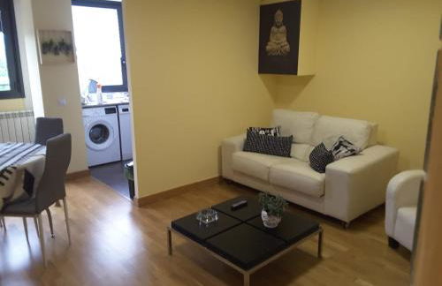 Duplex con terraza y vistas a la montaña internet aire acondicionado frente a piscinas públicas - Foto 3