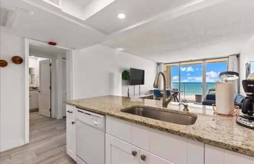 Hutchinson Island BeachFront Heated Pool Balcony Top Floor - Foto 11