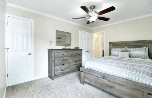 Chain O Lakes Nautical 4Bed 3Bath Waterfront with Bonus Room, Large Deck and Hot Tub - Foto 29