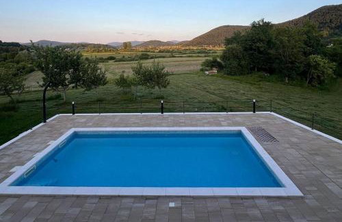 Holiday house with a swimming pool Otocac, Velebit - 25186 - Foto 6