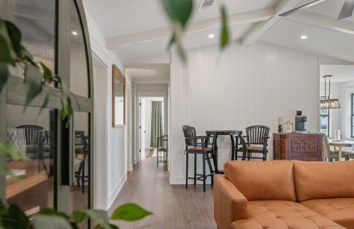 Boho Retreat with 2 Masters and Plenty of Space - Foto 10