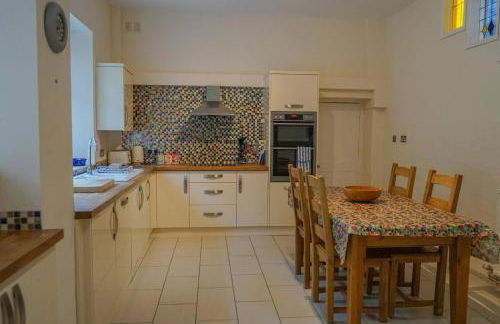 18th-Century Farmhouse with Countryside Views - Foto 26