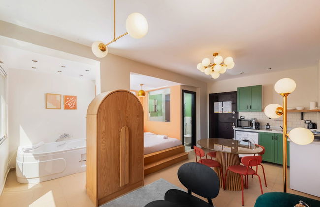 Xuru Stays I Jacuzzi Studios @ The Pyramids - Foto 7