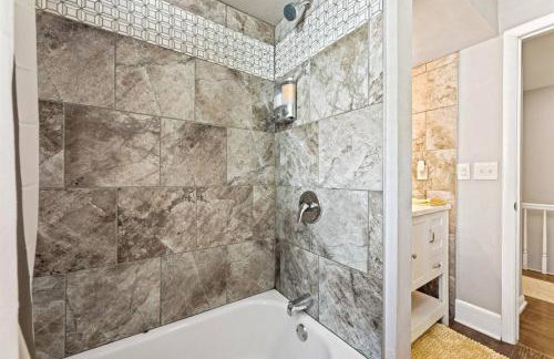 Brew City Game Room Fenced Yard 2 king beds - Foto 74