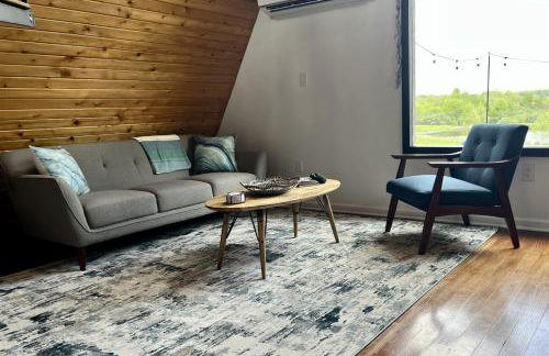 Cozy 2BR A-Frame Cabin w Hot Tub & Lake Views - Foto 31