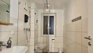 Schöne Ferienwohnung 80m2, 3 Schlafzimmer, 2 Bäder, Zentrumnah, 3OG - Photo 5, towels, Shower