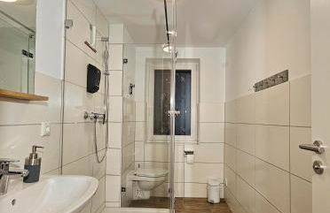 Schöne Ferienwohnung 80m2, 3 Schlafzimmer, 2 Bäder, Zentrumnah, 3OG - Photo 5