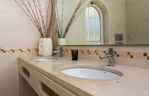 Luxury Villa with Private Pool, Gym & Leisure Room by Gale Beach LM25 - Foto 41