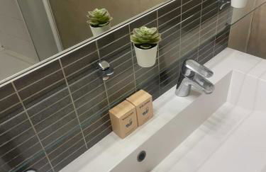 Cozy 1-Bedroom in Central Oullins Steps from the Metro - Foto 9