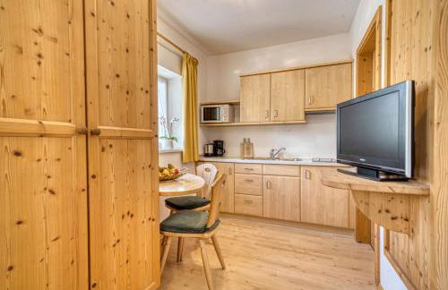 Kreuzwegerhof Nals - Historic Nature Stay with Pool near Meran & Bozen - Photo 41