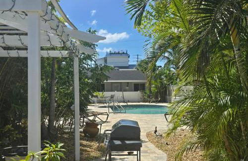 An Island Getaway at Palm Tree Villas - Photo 14