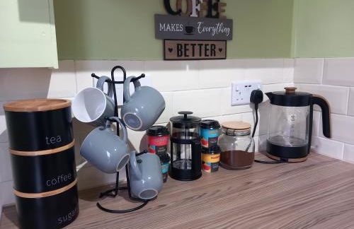 Douglas Apartment - Trains to Edin & Glasgow - Private Parking - Photo 6