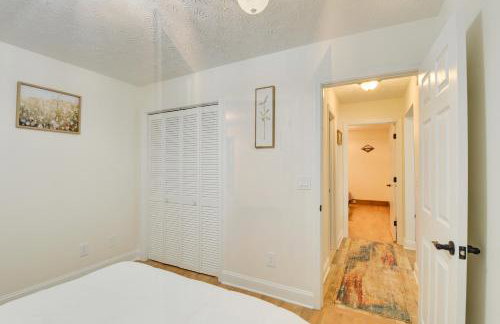 Spacious Winder Getaway with Hot Tub and Game Room! - Foto 21