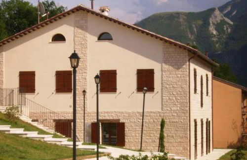 Oasi di Piobbico Piscina con Vista sul Monte Nerone - Foto 2