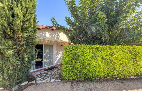 Awesome Home In Aramon With Outdoor Swimming Pool - Foto 9